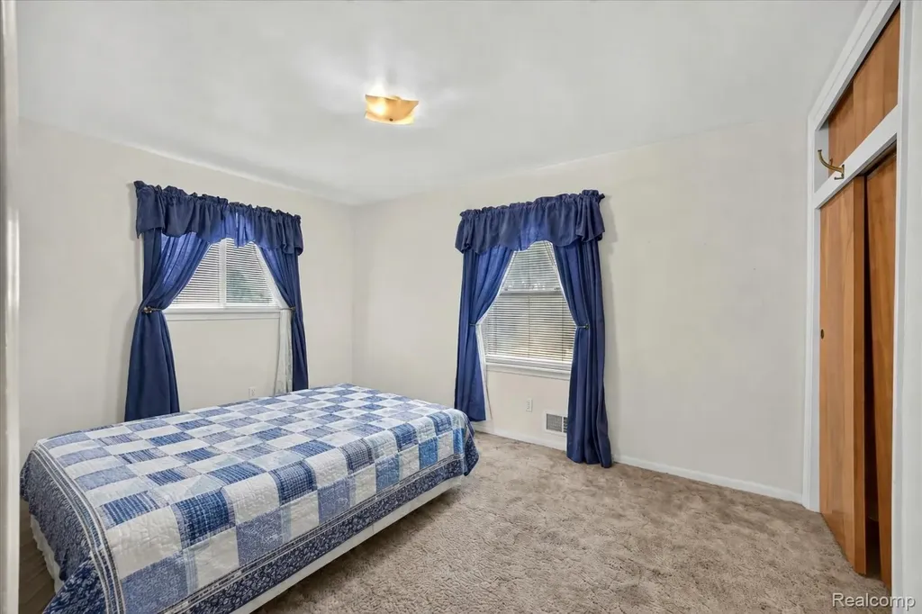 32539 Washington Street Livonia City MI 48150