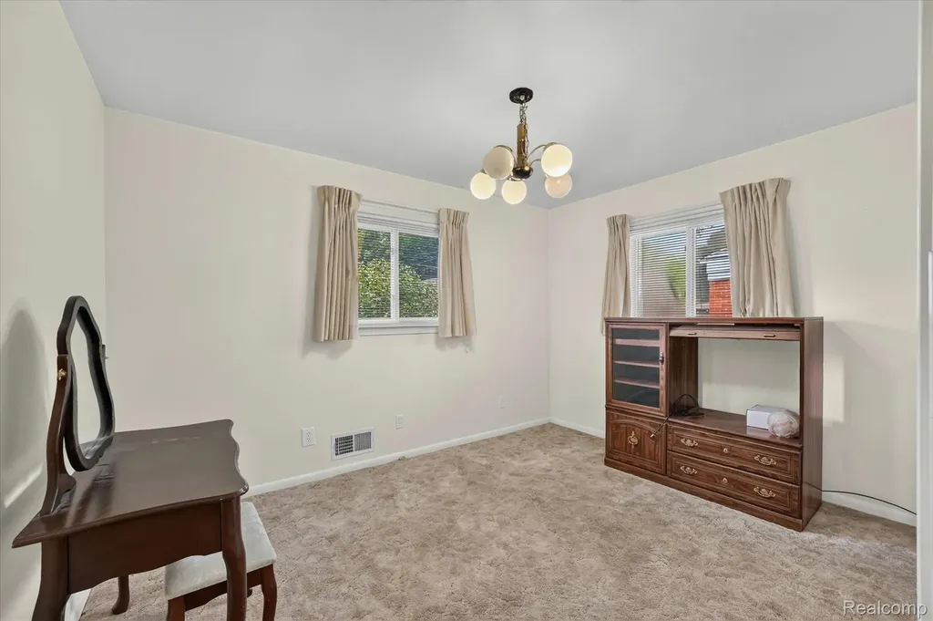32539 Washington Street Livonia City MI 48150
