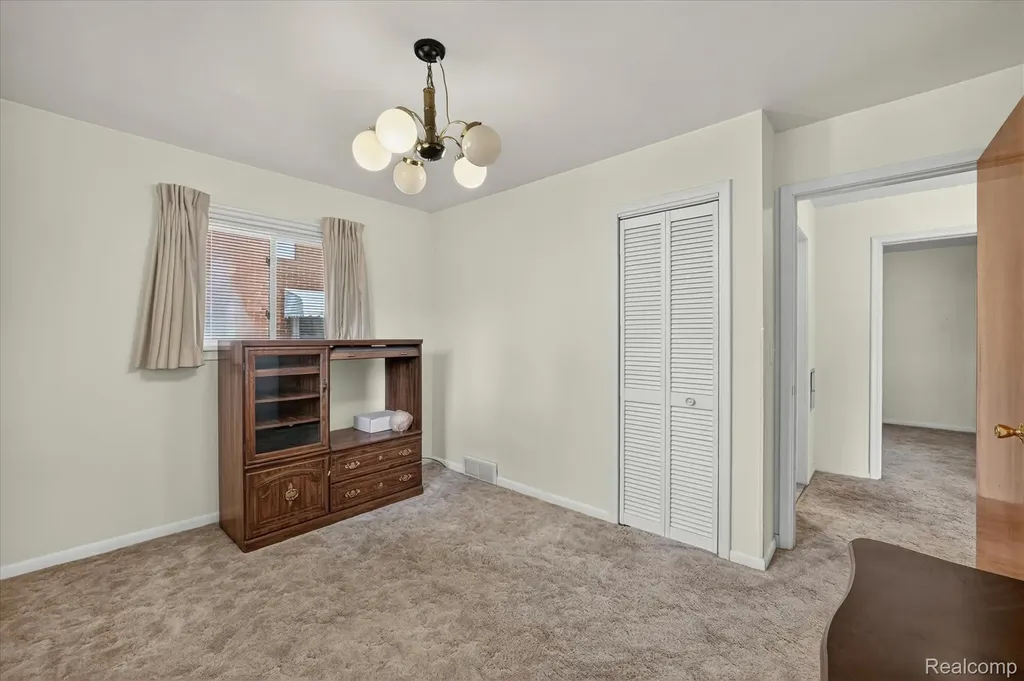 32539 Washington Street Livonia City MI 48150