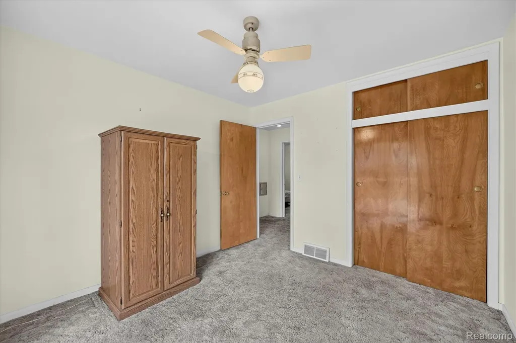 32539 Washington Street Livonia City MI 48150