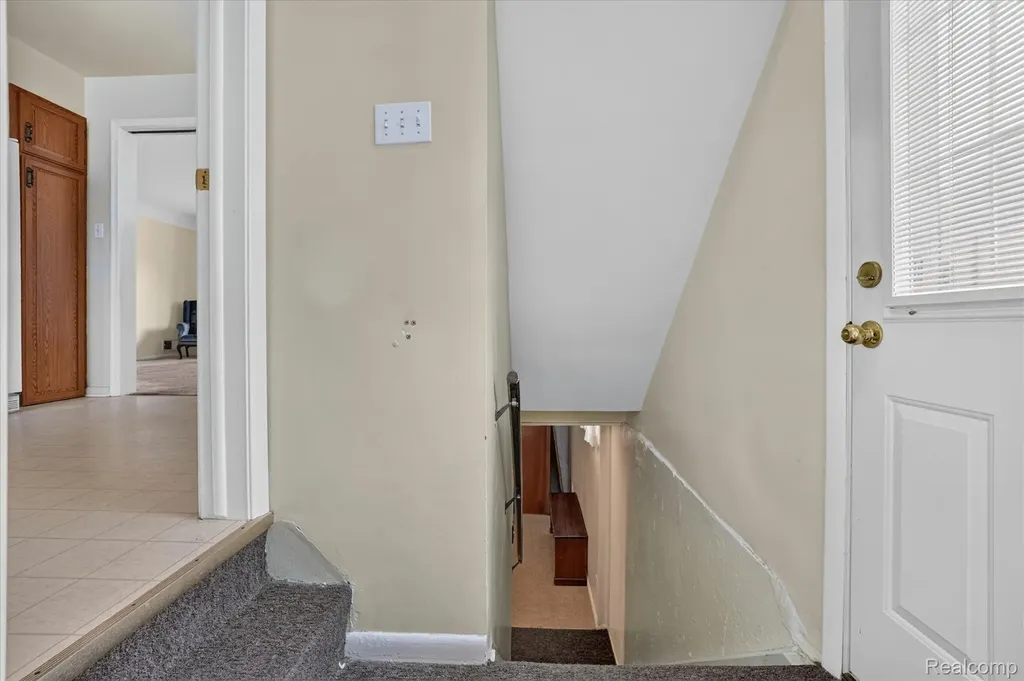 32539 Washington Street Livonia City MI 48150