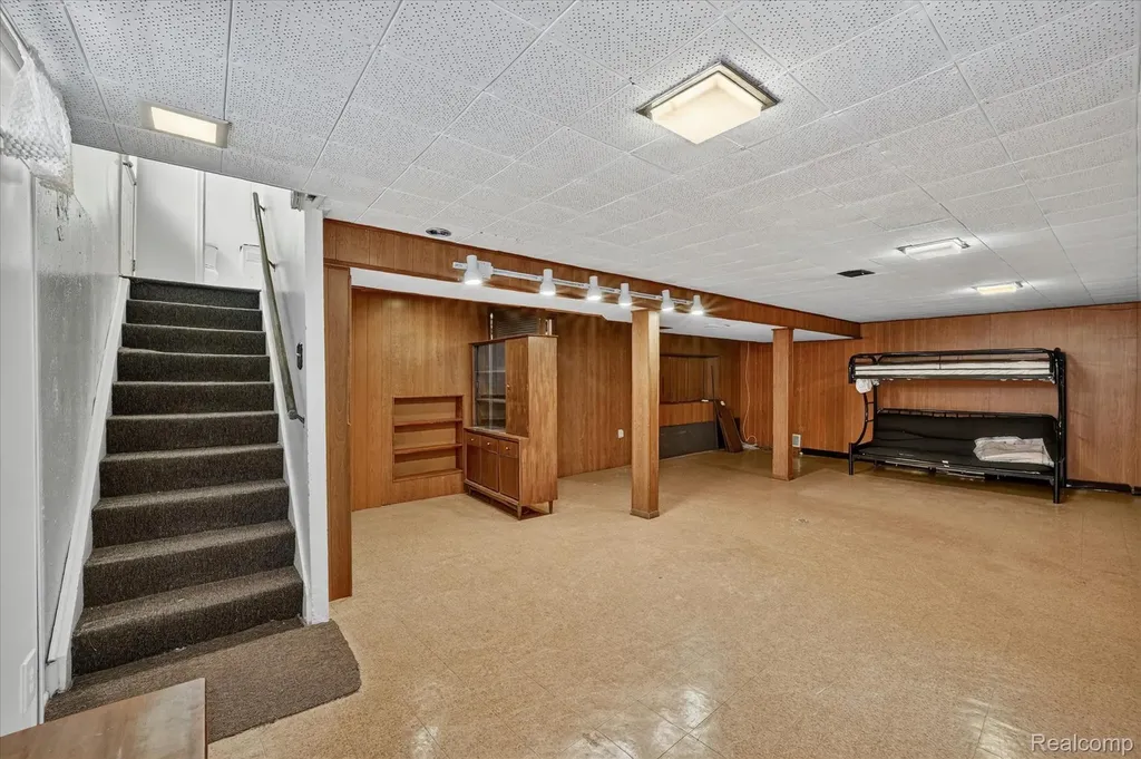 32539 Washington Street Livonia City MI 48150