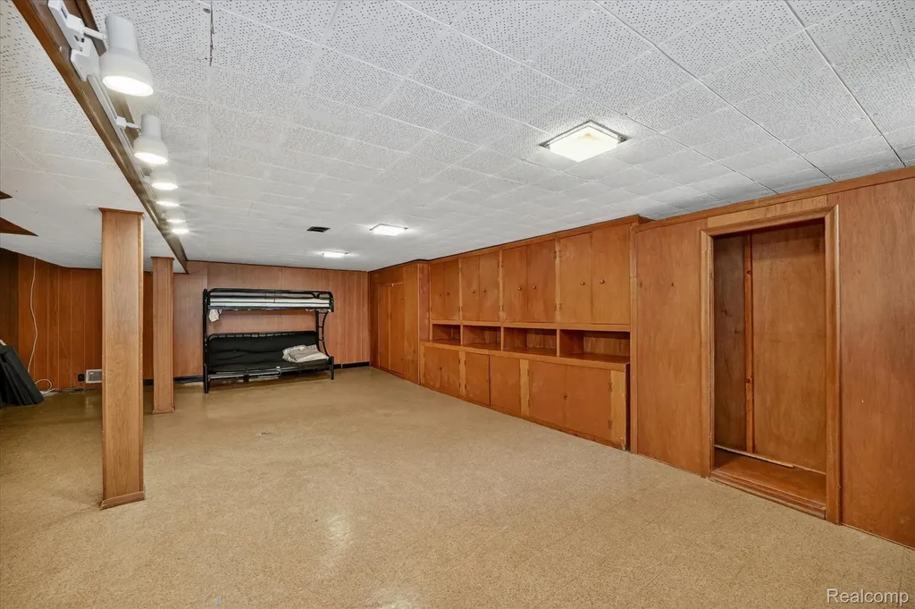 32539 Washington Street Livonia City MI 48150