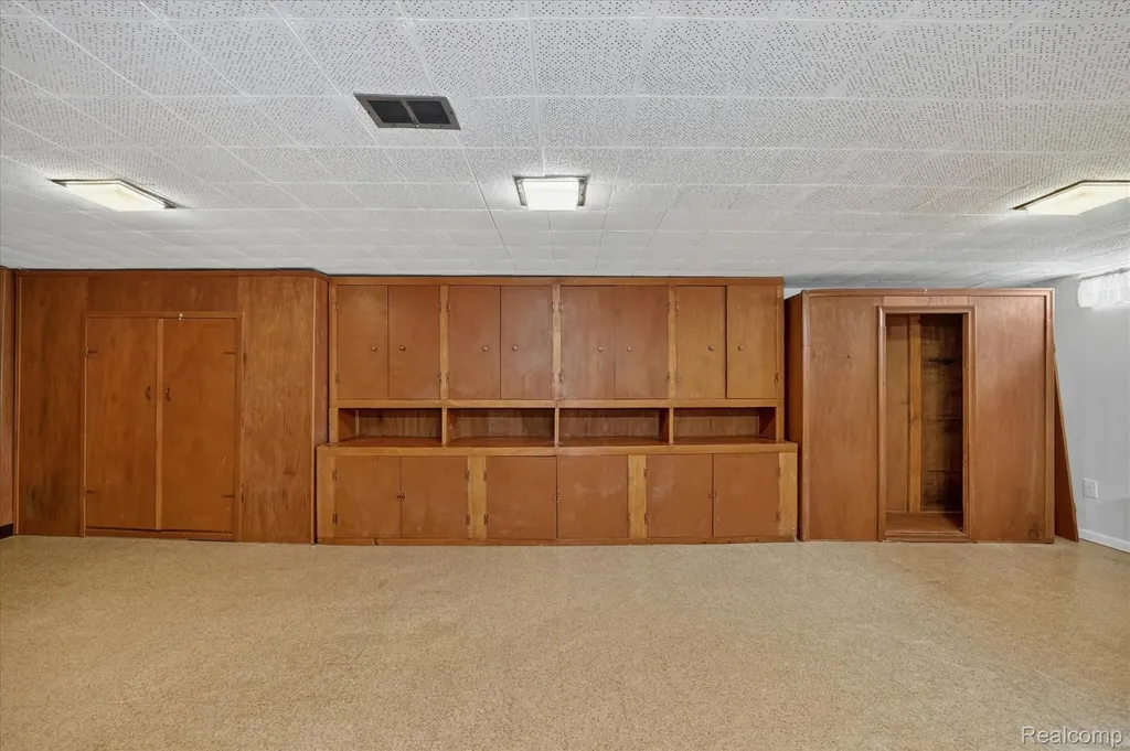 32539 Washington Street Livonia City MI 48150