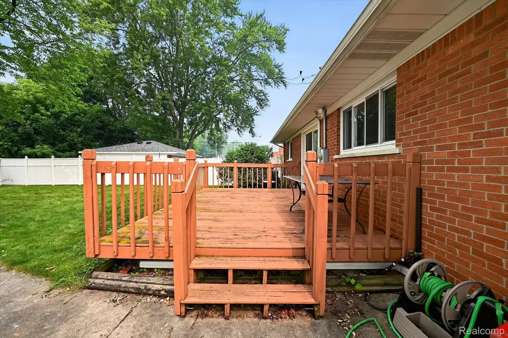 32539 Washington Street Livonia City MI 48150