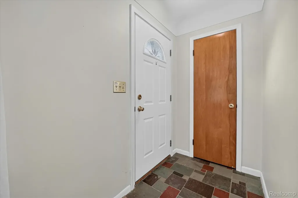 32539 Washington Street Livonia City MI 48150