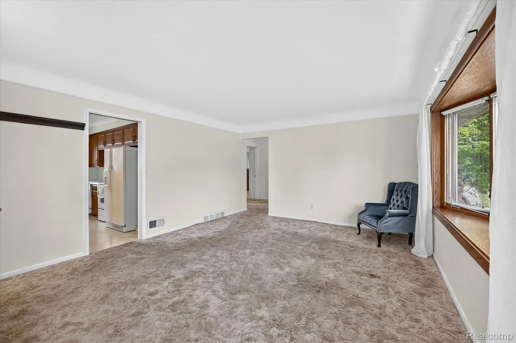 32539 Washington Street Livonia City MI 48150