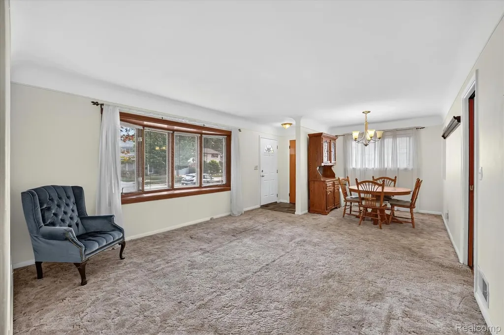 32539 Washington Street Livonia City MI 48150