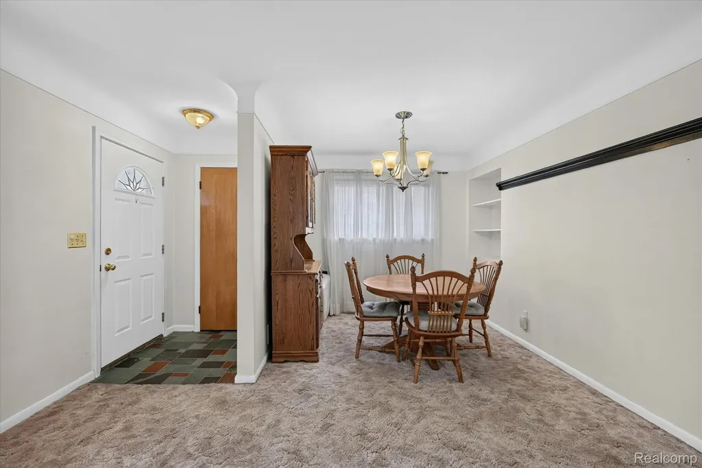 32539 Washington Street Livonia City MI 48150