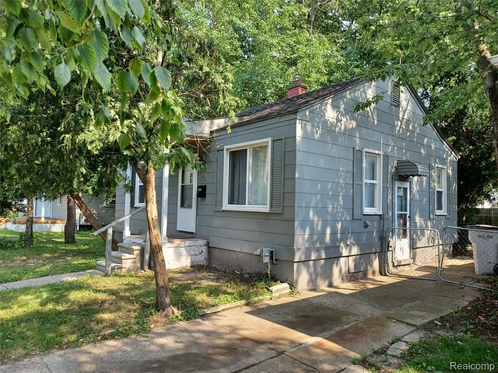 94 E Mapledale Avenue Hazel Park City MI 48030