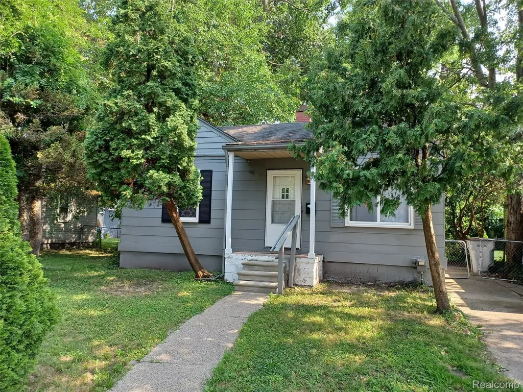 94 E Mapledale Avenue Hazel Park City MI 48030