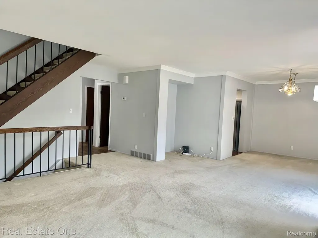 2963 Meadowbrook Drive Rochester Hills City MI 48309