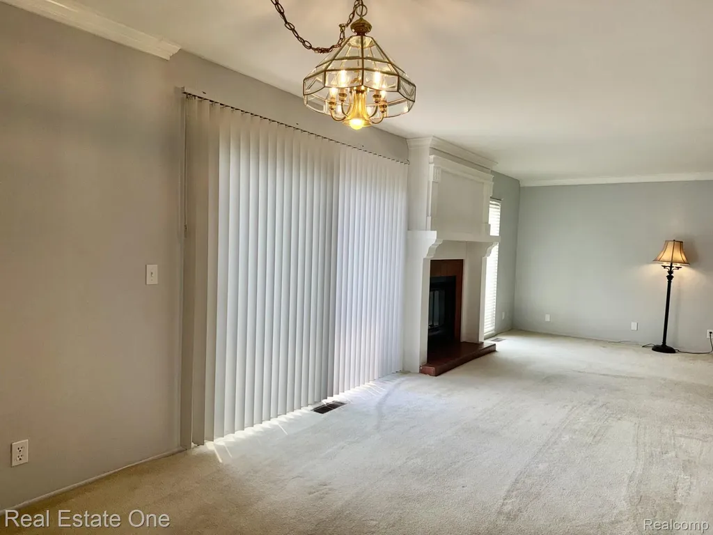 2963 Meadowbrook Drive Rochester Hills City MI 48309