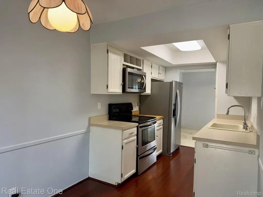 2963 Meadowbrook Drive Rochester Hills City MI 48309