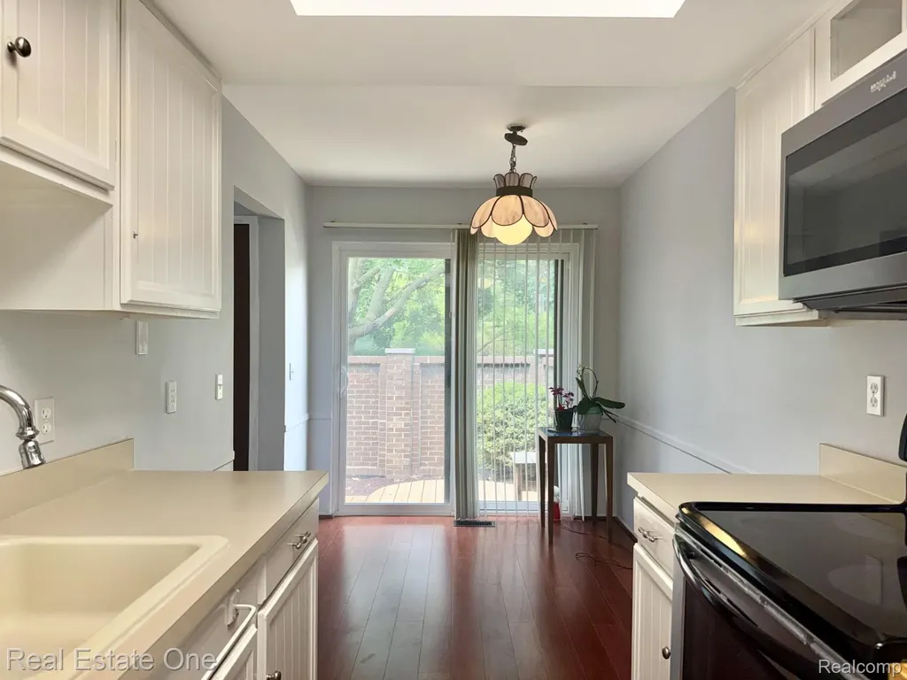 2963 Meadowbrook Drive Rochester Hills City MI 48309