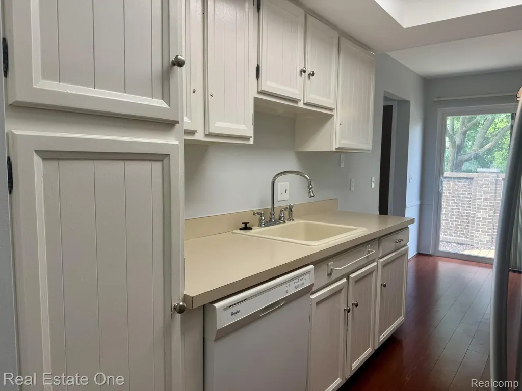 2963 Meadowbrook Drive Rochester Hills City MI 48309