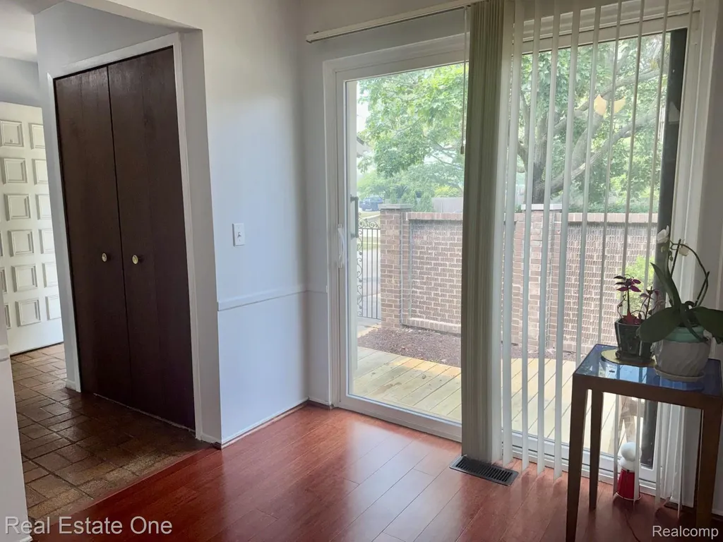 2963 Meadowbrook Drive Rochester Hills City MI 48309