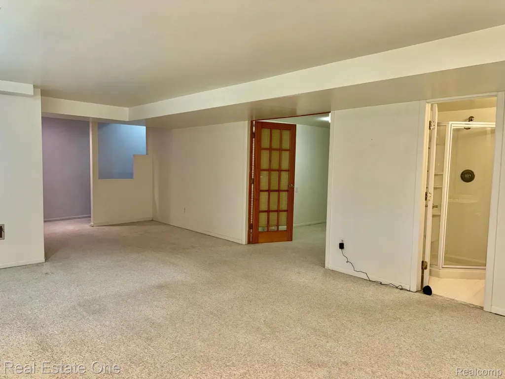 2963 Meadowbrook Drive Rochester Hills City MI 48309