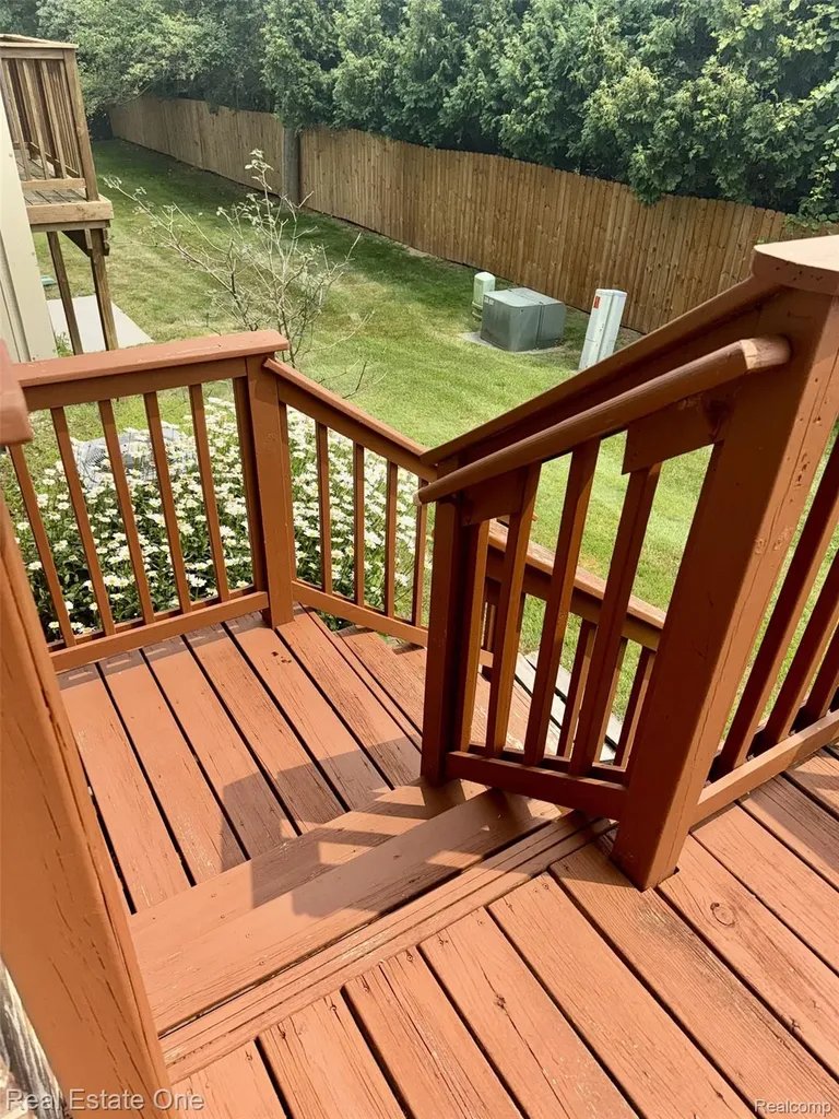 2963 Meadowbrook Drive Rochester Hills City MI 48309