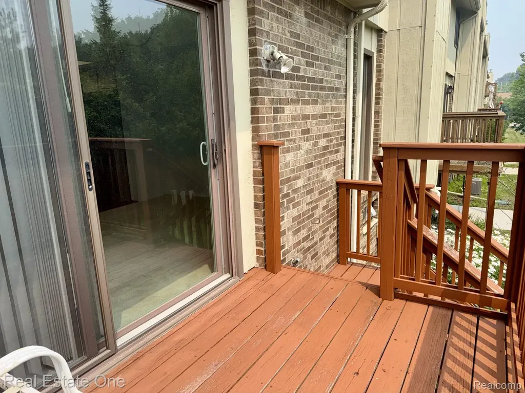 2963 Meadowbrook Drive Rochester Hills City MI 48309