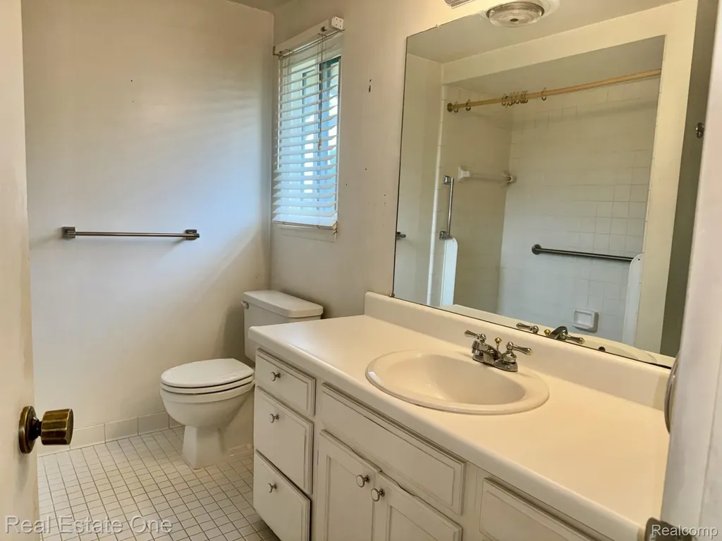 2963 Meadowbrook Drive Rochester Hills City MI 48309