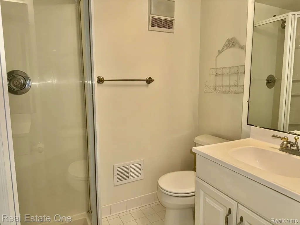 2963 Meadowbrook Drive Rochester Hills City MI 48309