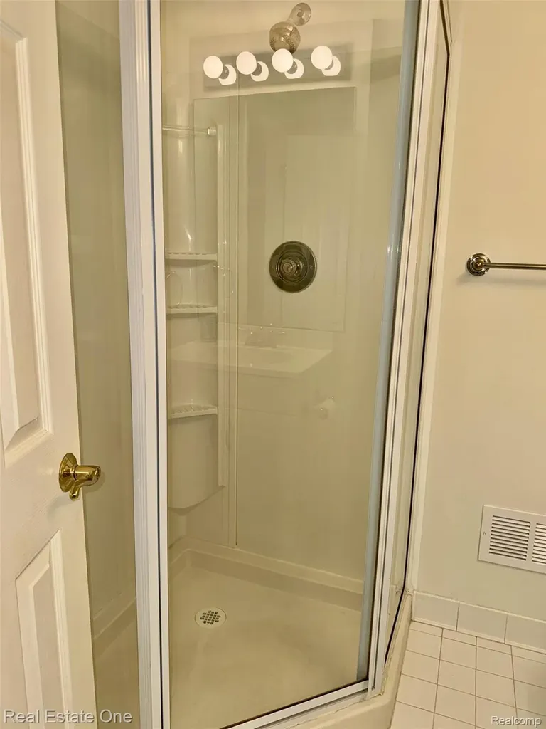 2963 Meadowbrook Drive Rochester Hills City MI 48309