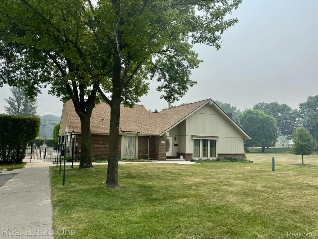 2963 Meadowbrook Drive Rochester Hills City MI 48309