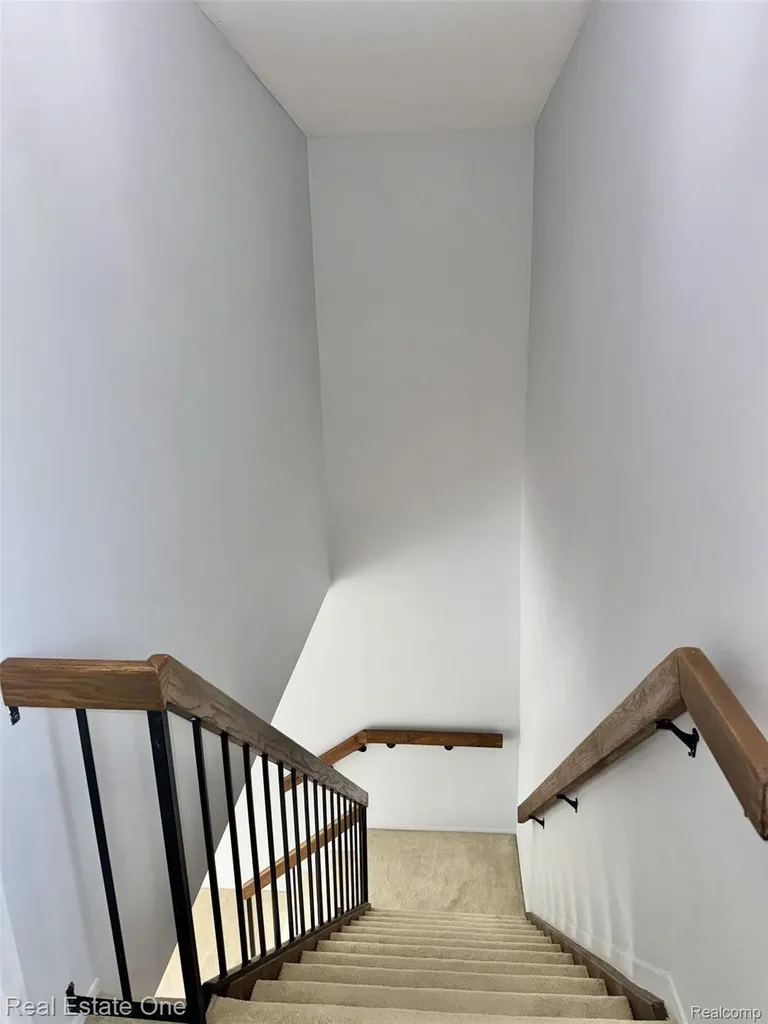 2963 Meadowbrook Drive Rochester Hills City MI 48309