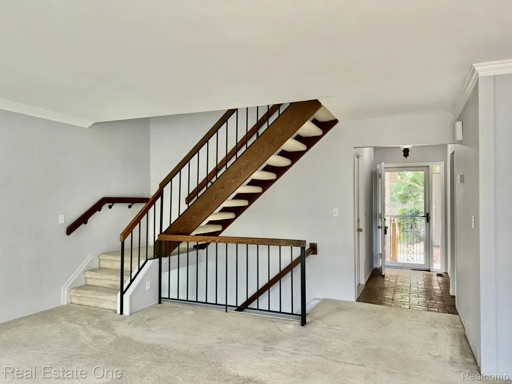 2963 Meadowbrook Drive Rochester Hills City MI 48309