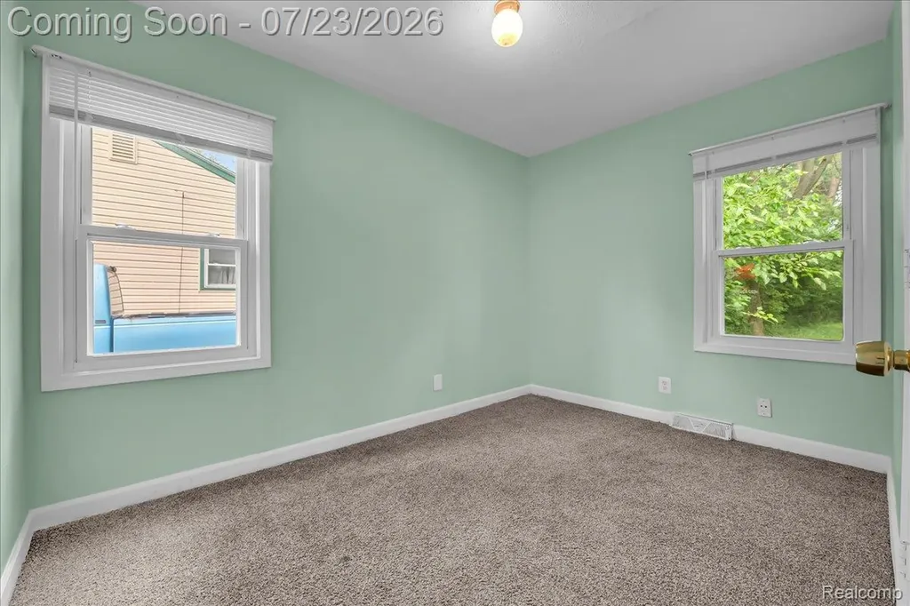 15024 Lyons Street Livonia City MI 48154