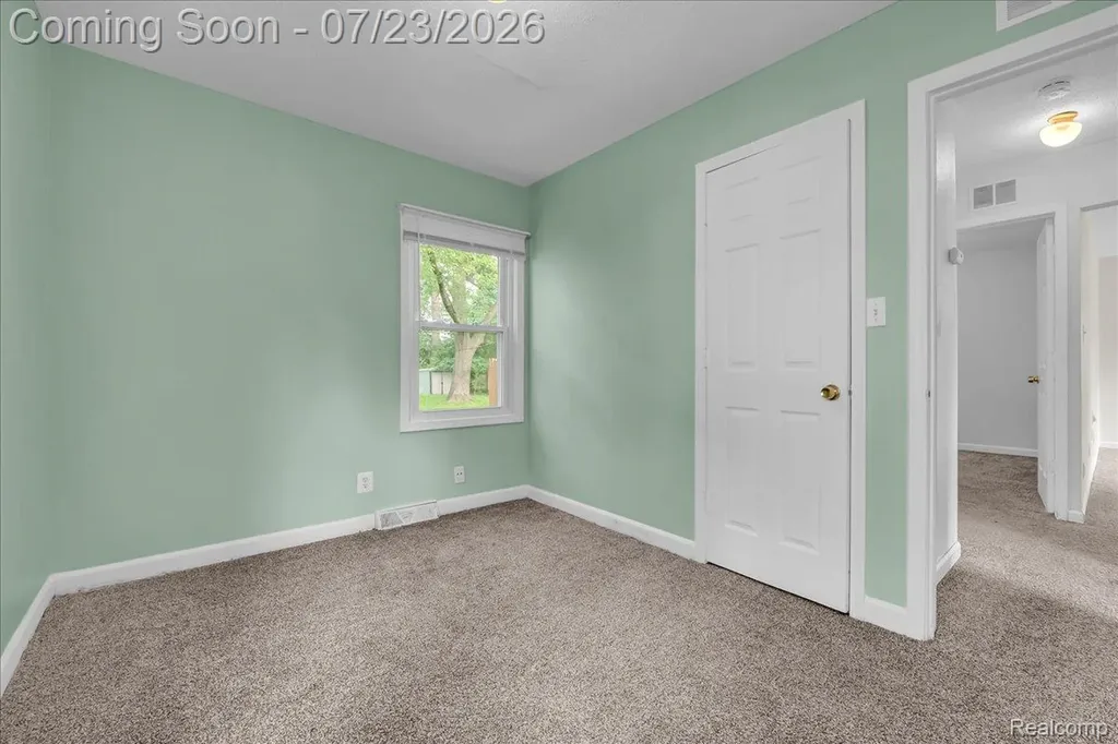 15024 Lyons Street Livonia City MI 48154