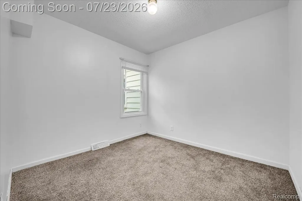 15024 Lyons Street Livonia City MI 48154