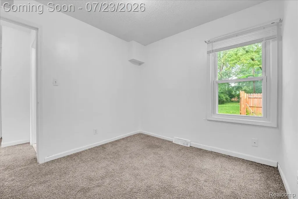 15024 Lyons Street Livonia City MI 48154