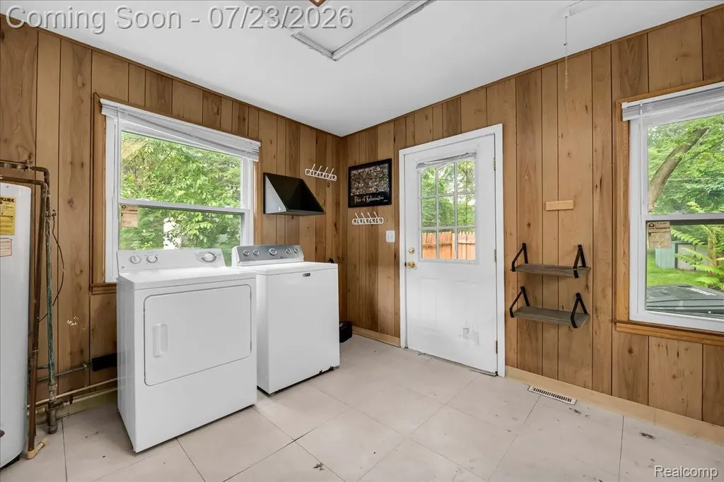 15024 Lyons Street Livonia City MI 48154