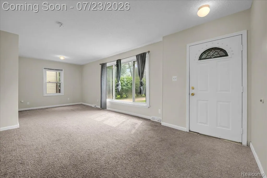15024 Lyons Street Livonia City MI 48154