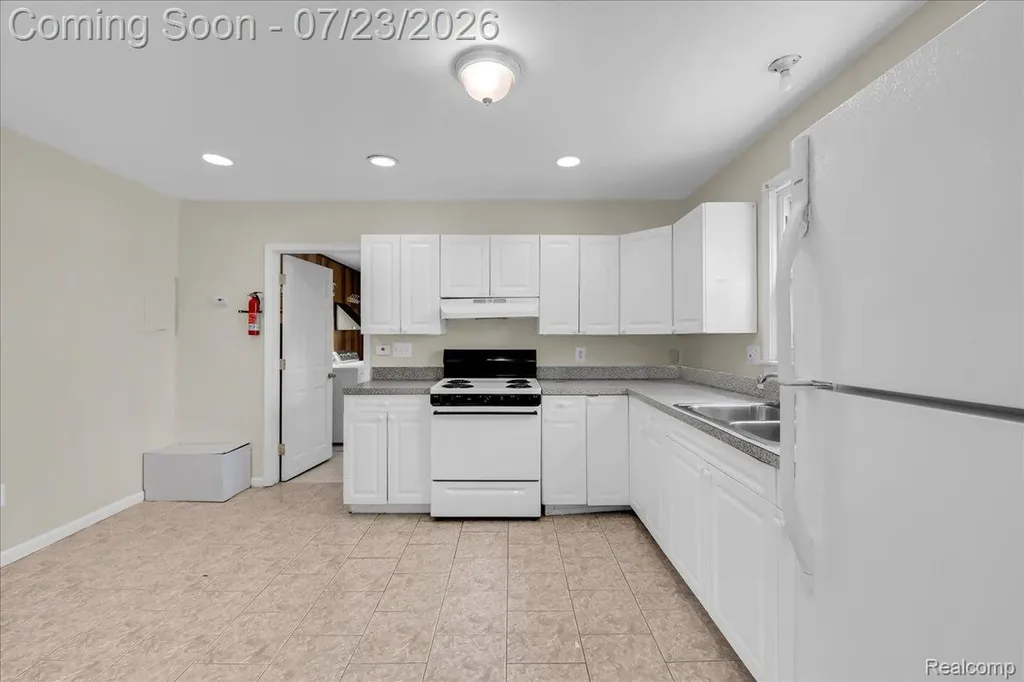 15024 Lyons Street Livonia City MI 48154