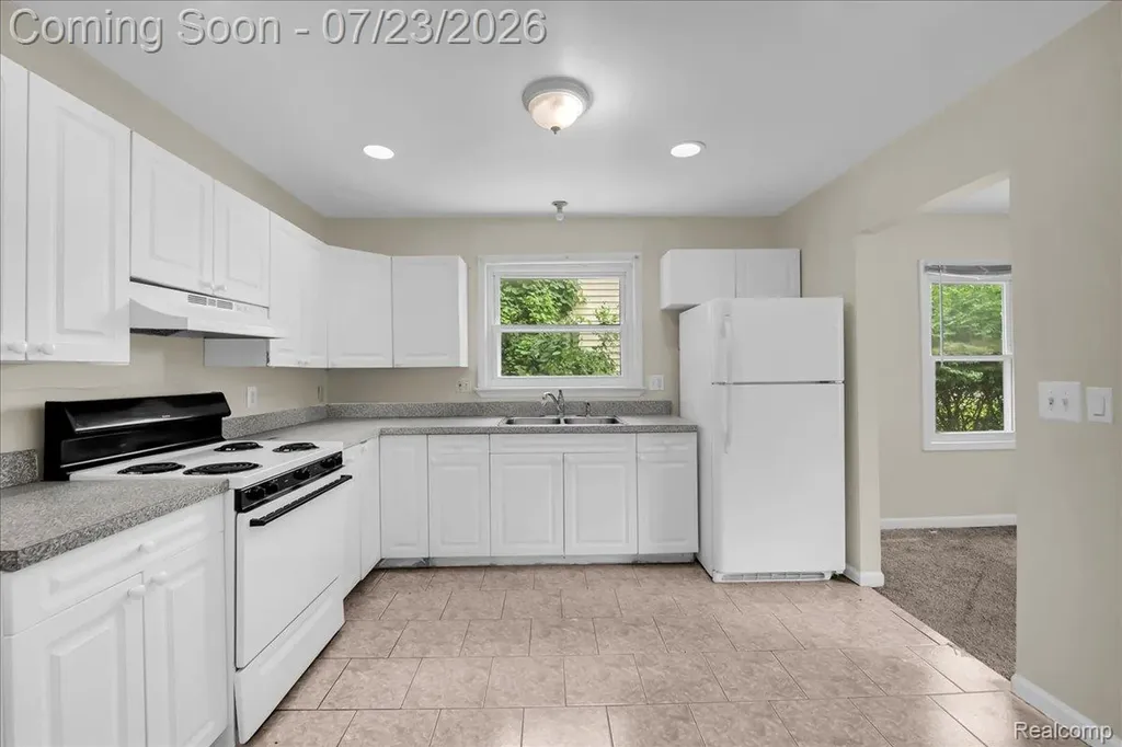 15024 Lyons Street Livonia City MI 48154
