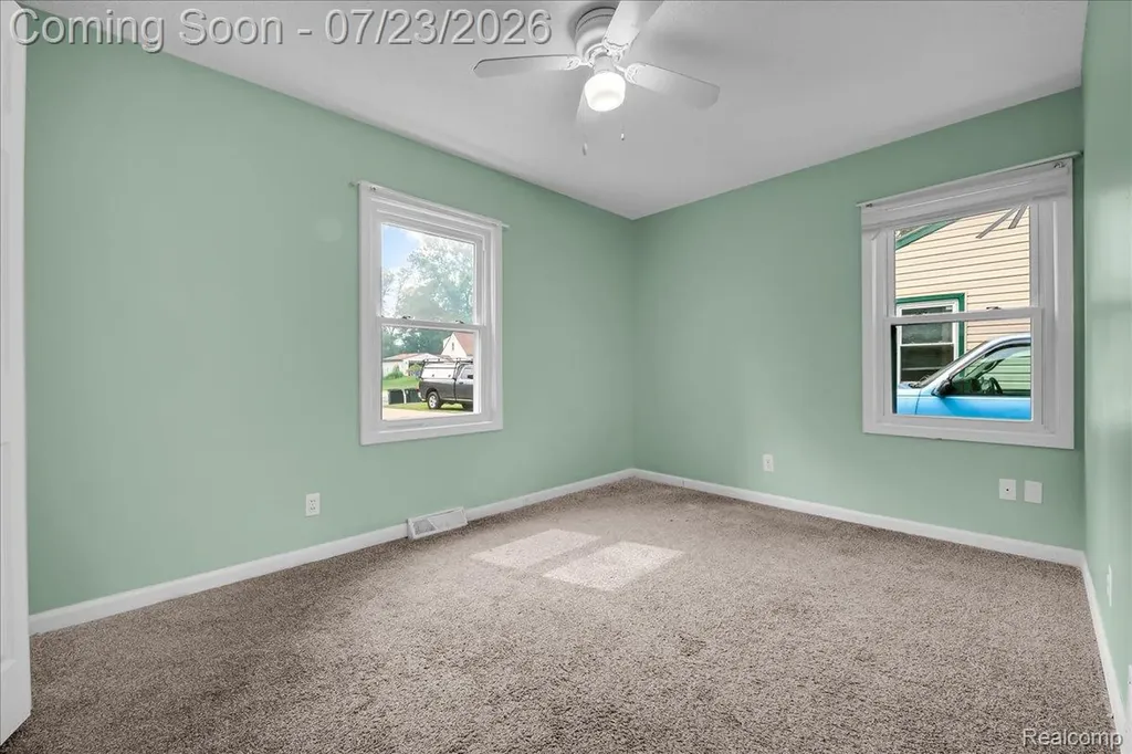 15024 Lyons Street Livonia City MI 48154