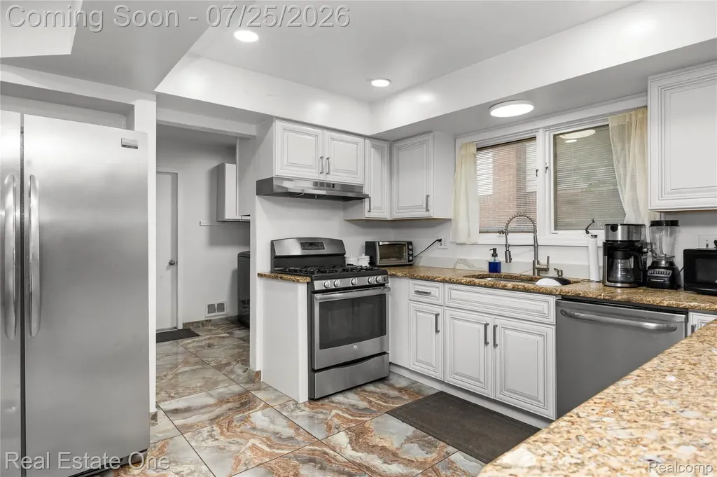37719 Adrian Drive Sterling Heights City MI 48310