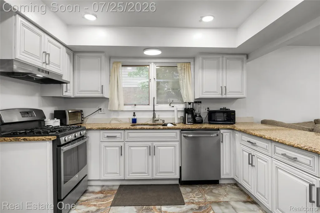 37719 Adrian Drive Sterling Heights City MI 48310