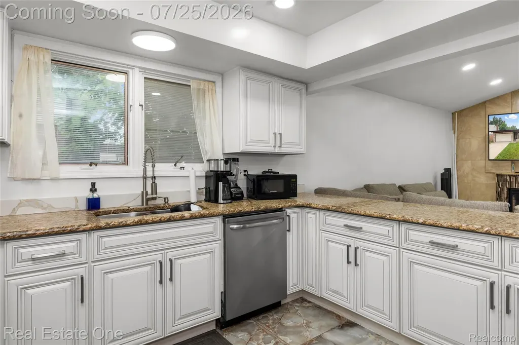 37719 Adrian Drive Sterling Heights City MI 48310