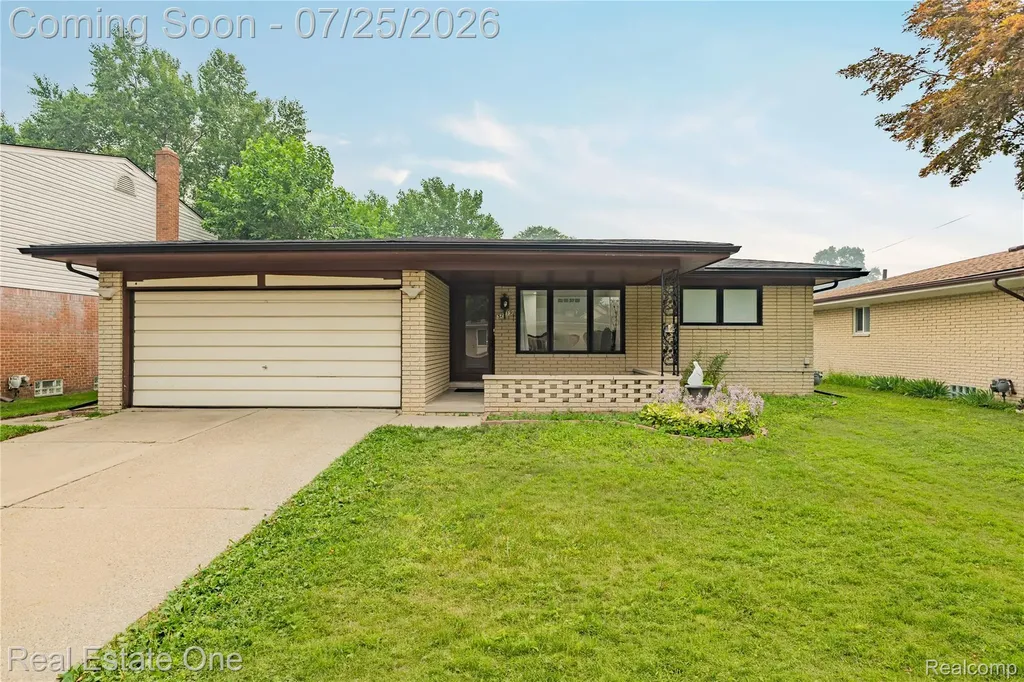37719 Adrian Drive Sterling Heights City MI 48310