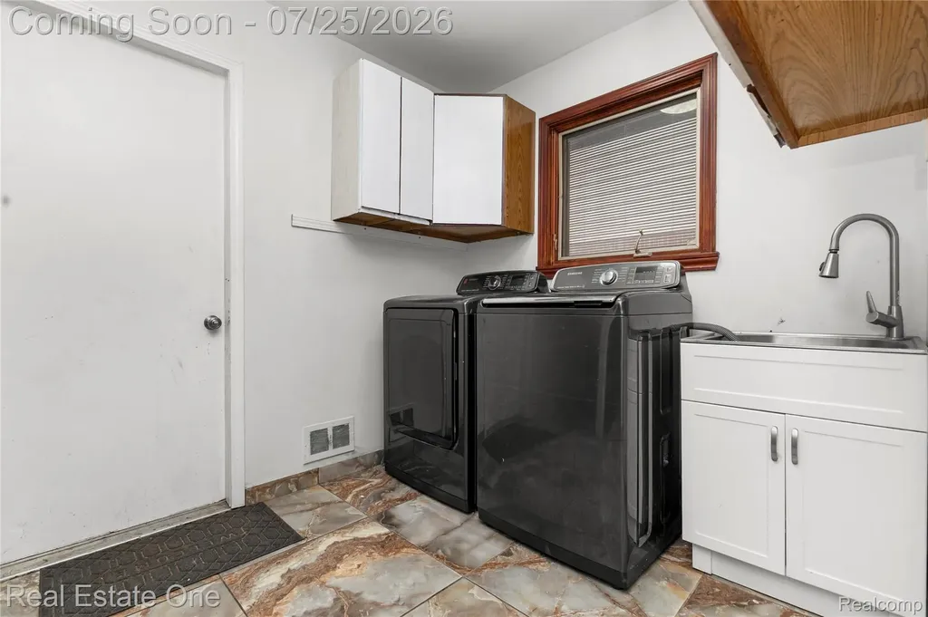 37719 Adrian Drive Sterling Heights City MI 48310