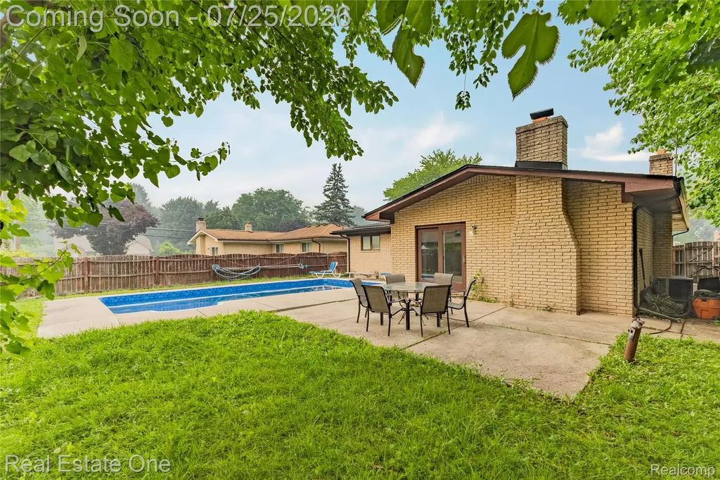 37719 Adrian Drive Sterling Heights City MI 48310