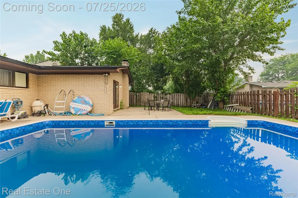 37719 Adrian Drive Sterling Heights City MI 48310