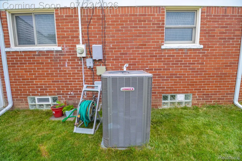1582 Berkshire Street Westland City MI 48186