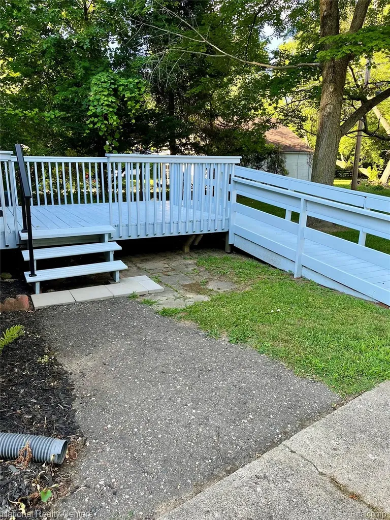 20520 Garfield Redford Charter Township MI 48240