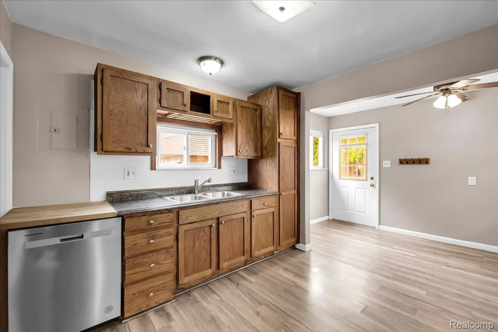11653 Norborne Redford Charter Township MI 48239