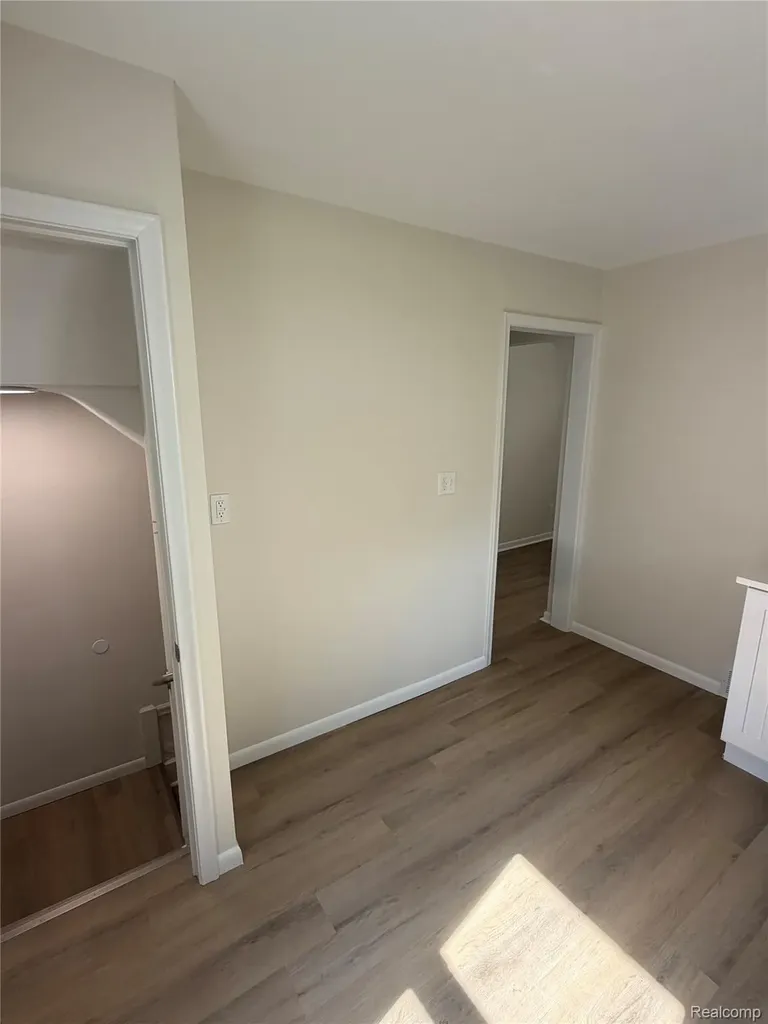 2079 Mclain Avenue Lincoln Park City MI 48146